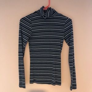 Grey and white fitted turtle neck